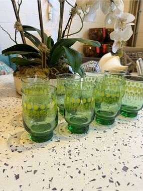 Set of 8 Vintage 1970’s Green Dominion Glasses